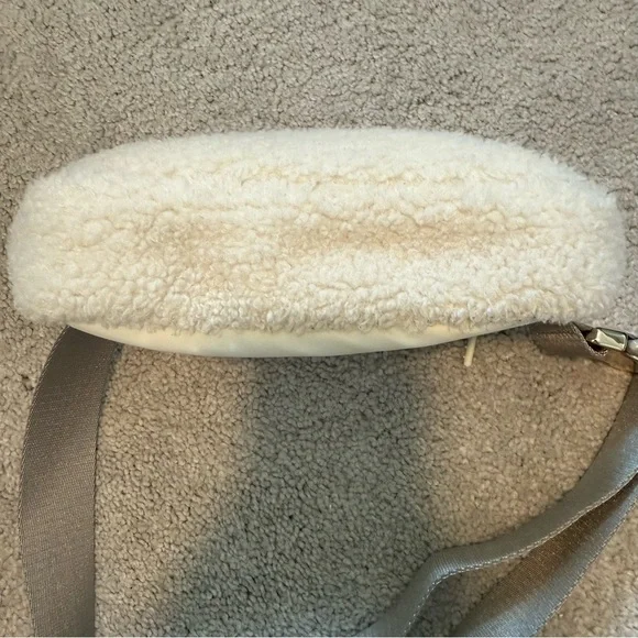 Lululemon Everywhere Fleece Belt Bag - Picture 10 of 10